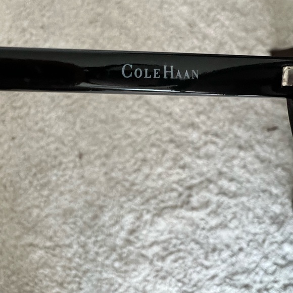 Assortment of designer women’s sunglasses and case. - Picture 3 of 5